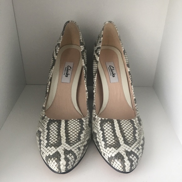 clarks heels - Picture 3 of 5